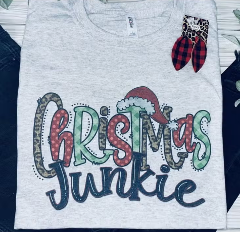 Christmas Junkie (T-Shirt) - Moonlight Boutique