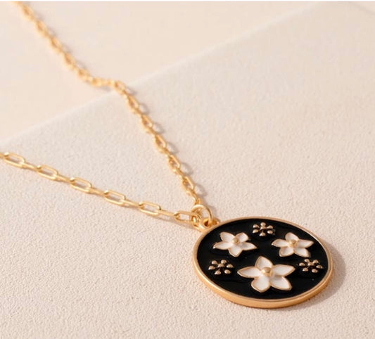 Flower Circle Pendant Necklace - Moonlight Boutique